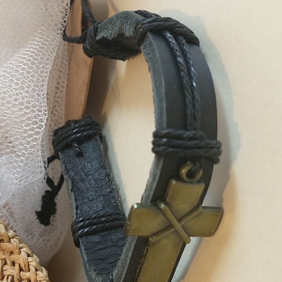 Genuine Leather Unisex Cross Bracelet! - Picture 2 of 6